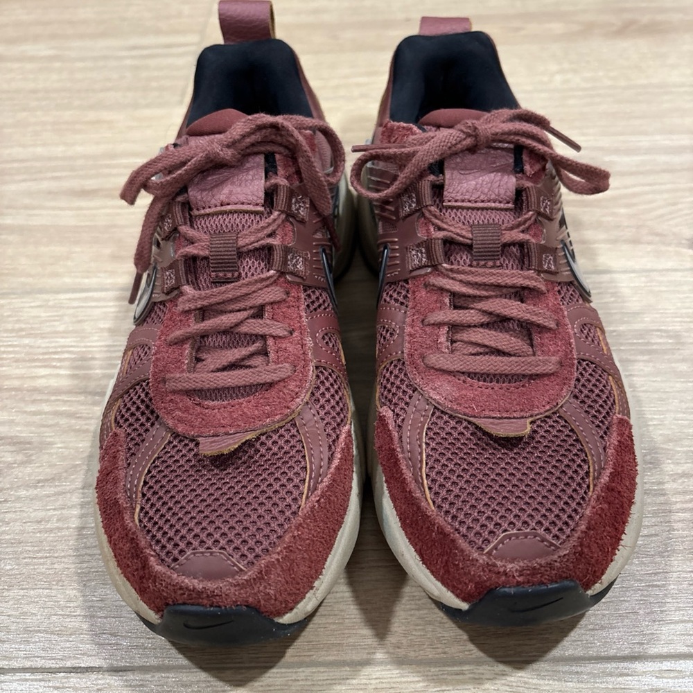Nike V2K Run Dark Pony W Size 8 - FN6703-201